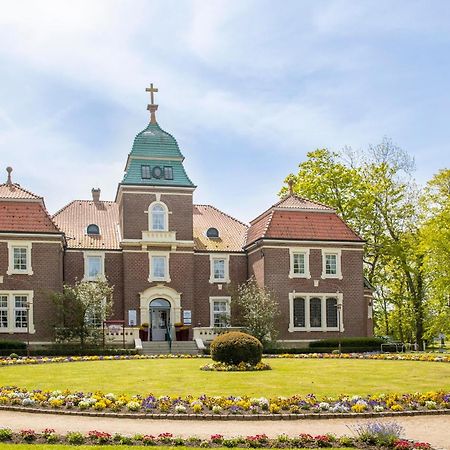 Plattbodenschiff Pandion Hotel Neuharlingersiel Buitenkant foto